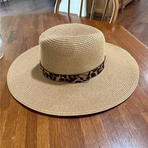 Women's Braided Toyo Fedora Sun Hat With Leopard Hat Band GREAT Condition